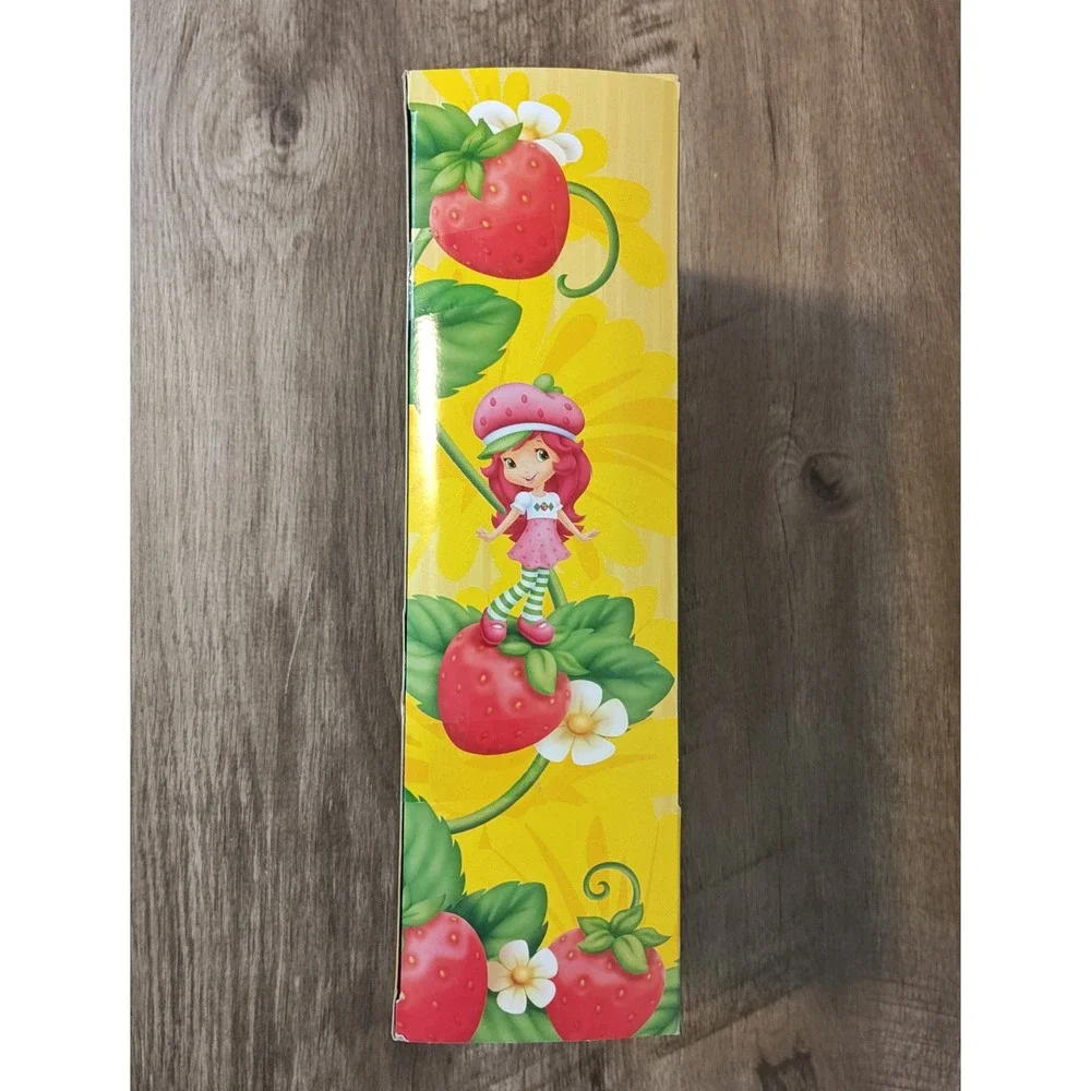 Hasbro Stylin Strawberry Shortcake Doll 11in Pink Scented Hair Accessories